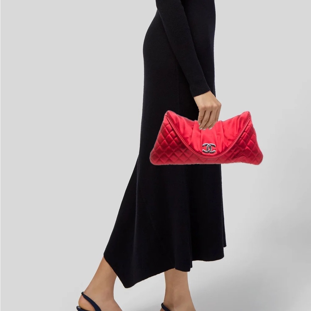 CHANEL Scarlet Quilted Wristlet - Picture 2 of 6